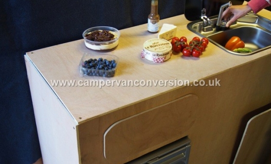 Campervan sink with lid